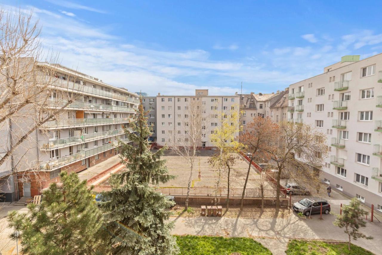 Lam Concrete - Ac - Balcony Apartment Bratislava Ngoại thất bức ảnh